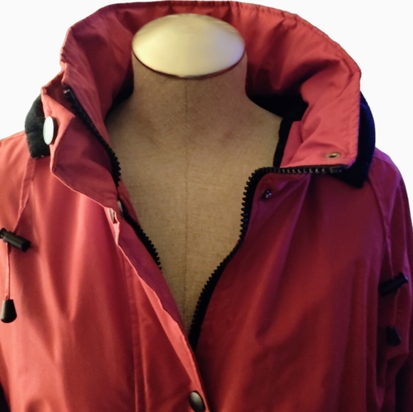 Red parka - Picture 6 of 6